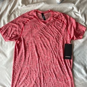 Lululemon men’s Large shirt. Brand new. Never worn tags still on.